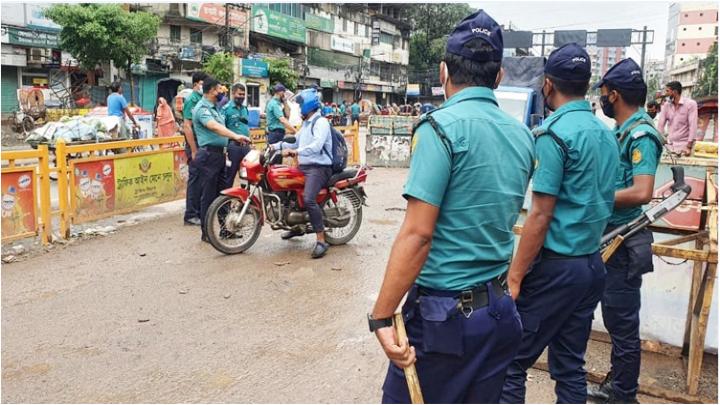 কঠোর লকডাউনে ৫ম দিনে গ্রেফতার ৪ শতাধিক